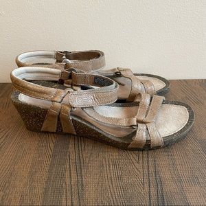 Teva women’s wedge sandals Size9